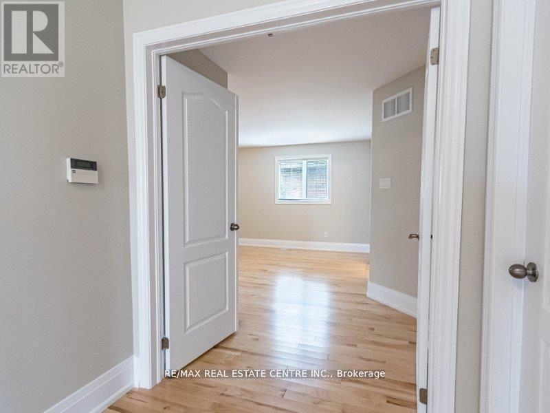 4 Panorama Way, Hamilton, Ontario  L8E 6C6 - Photo 22 - X12348813