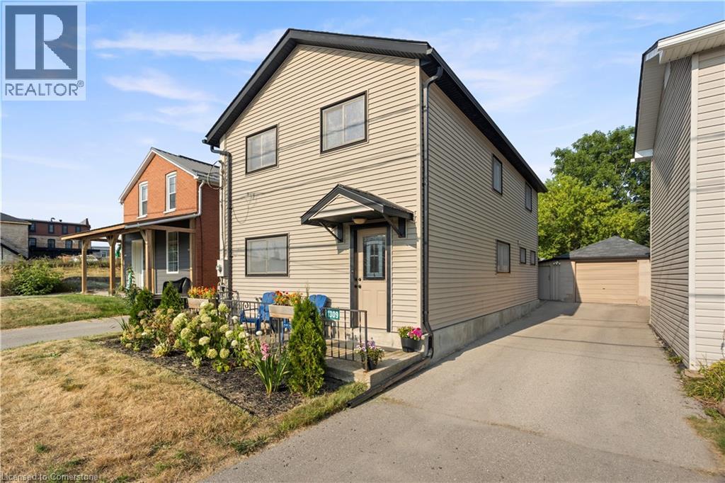 Property at 1309 SWAN Street image 1