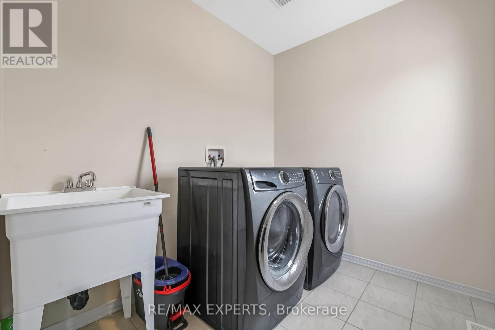 105 David Street, Haldimand, Ontario  N0A 1H0 - Photo 40 - X12348645