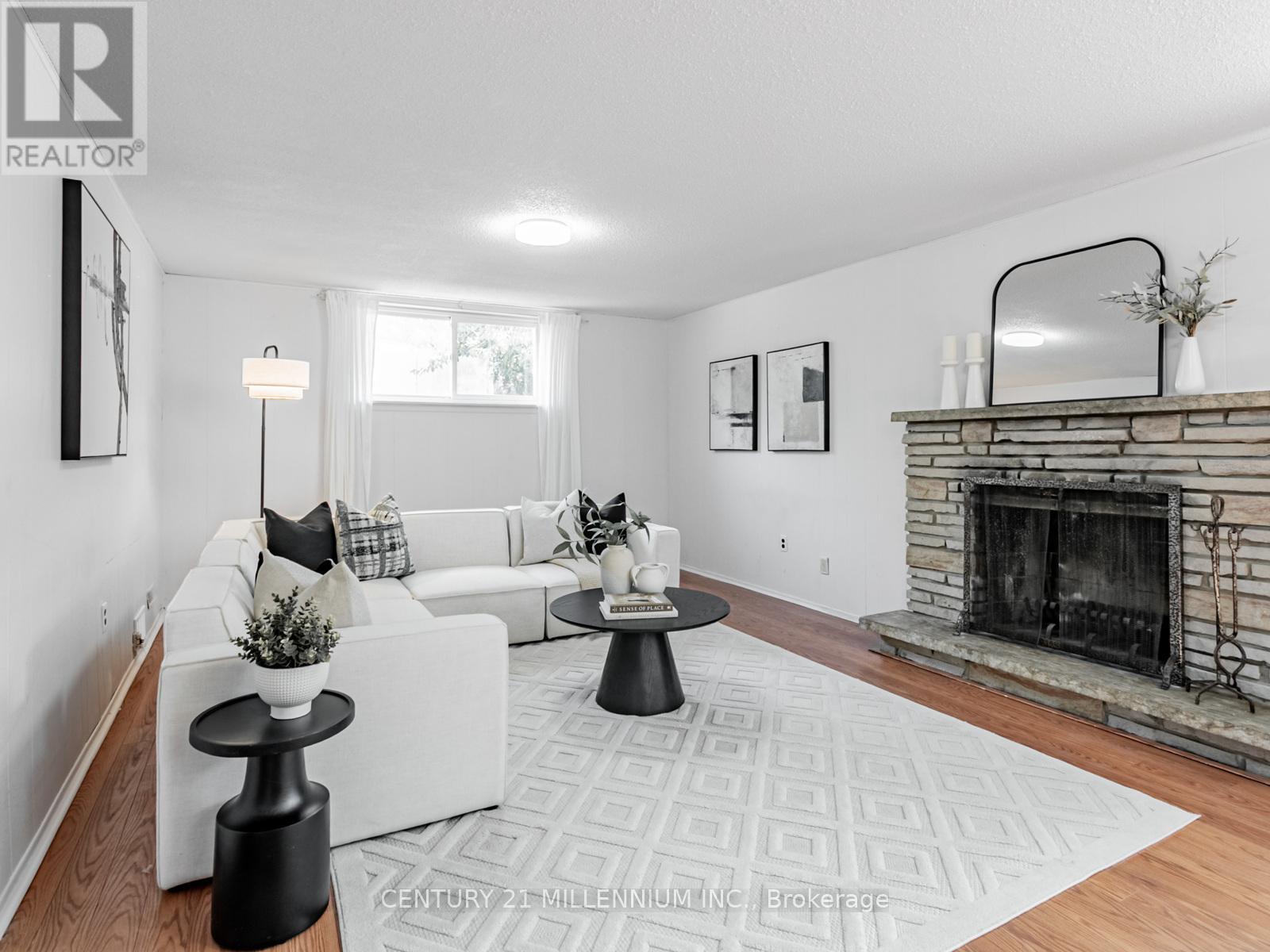986 Mcbride Avenue, Mississauga, Ontario  L5C 1L6 - Photo 19 - W12348854