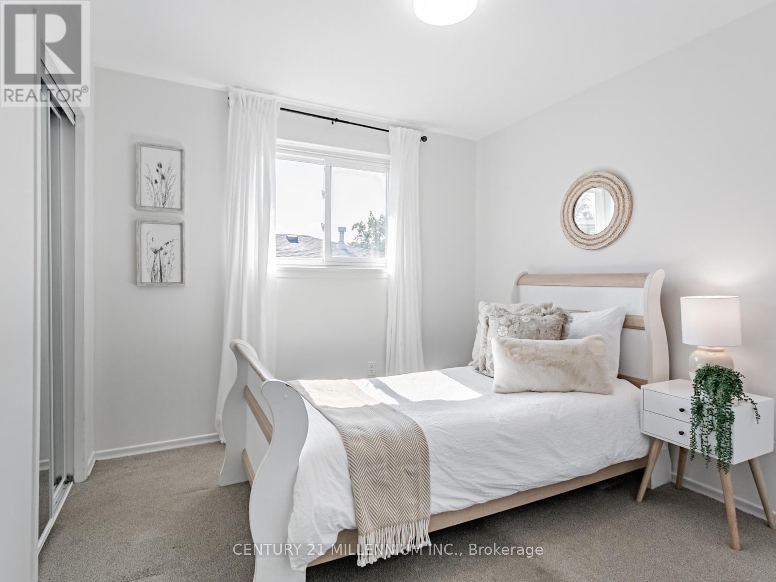 986 Mcbride Avenue, Mississauga, Ontario  L5C 1L6 - Photo 33 - W12348854