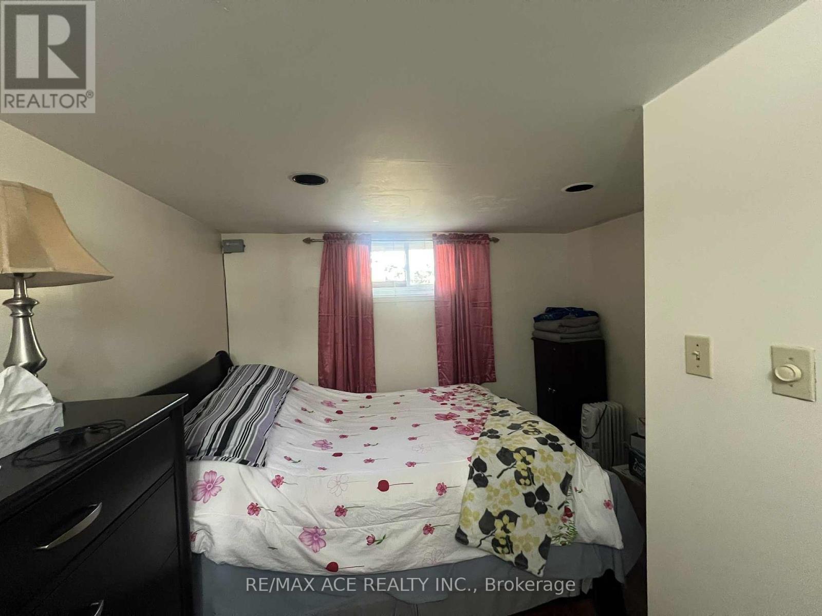 33 Crow Trail, Toronto (Malvern), Ontario  M1B 1X6 - Photo 11 - E12348935