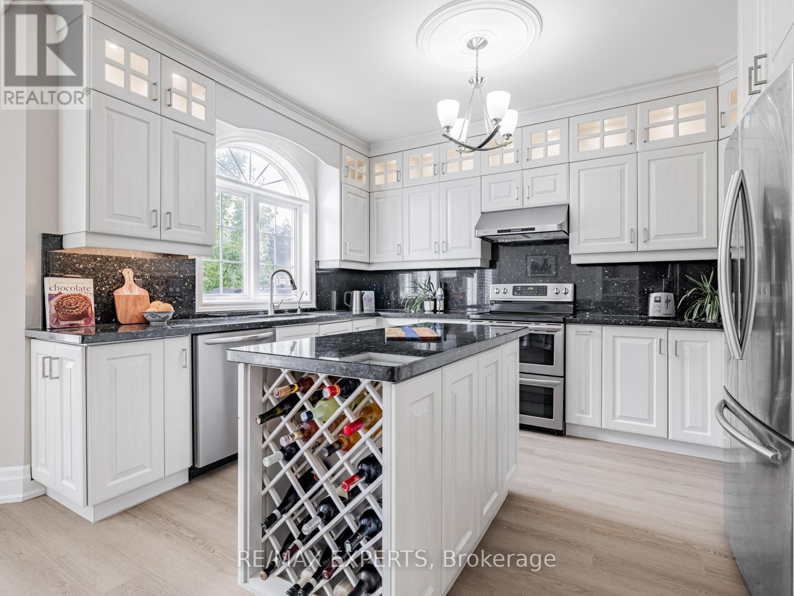 215 Thomson Creek Boulevard, Vaughan, Ontario  L4H 1H1 - Photo 14 - N12348920