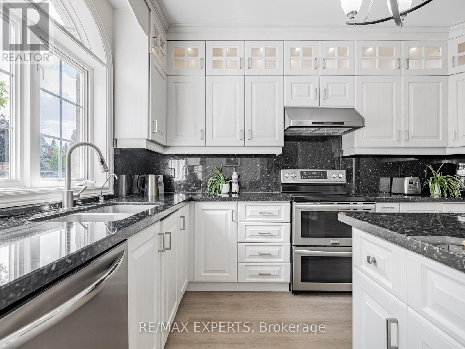 215 Thomson Creek Boulevard, Vaughan, Ontario  L4H 1H1 - Photo 15 - N12348920