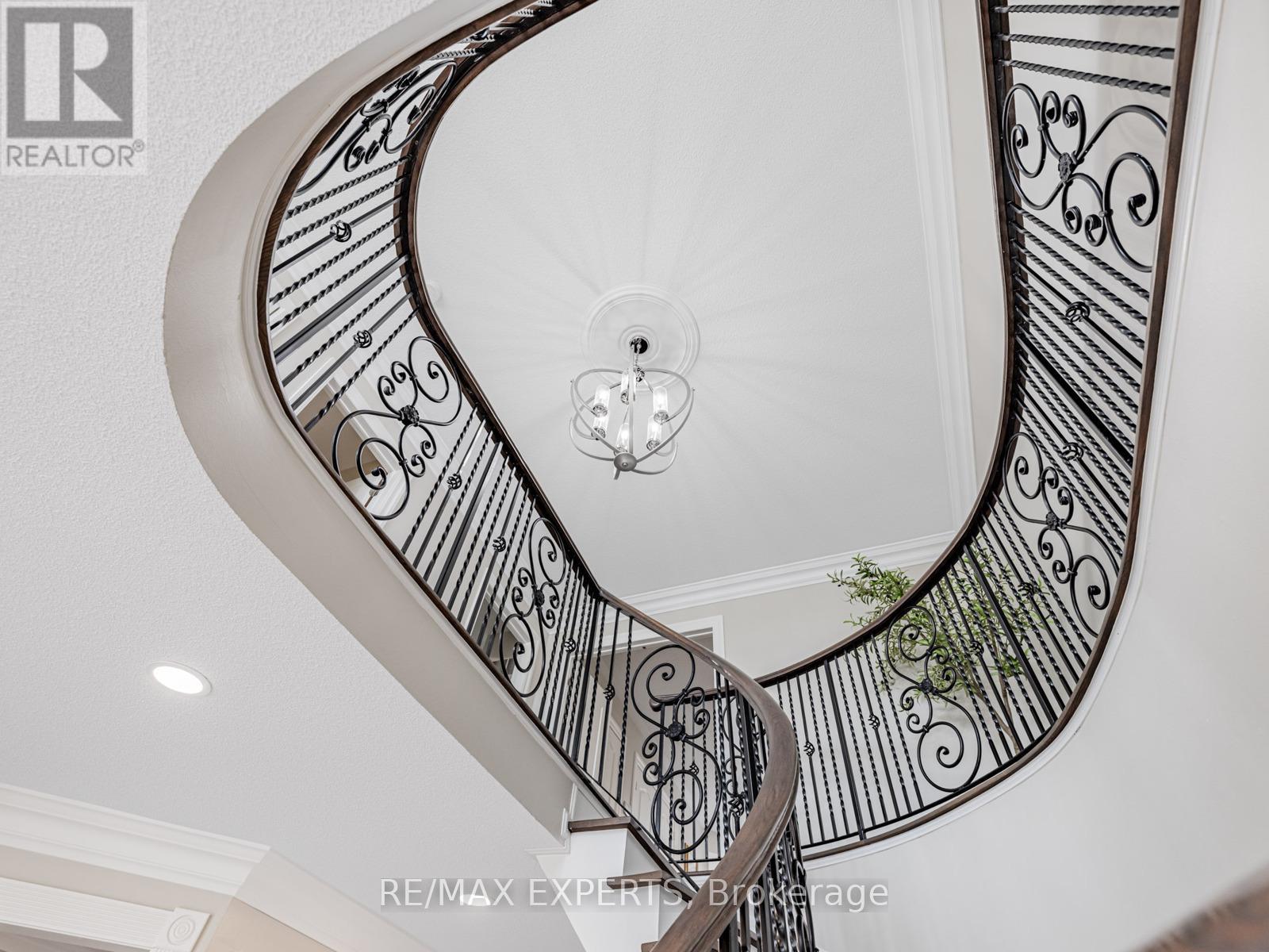 215 Thomson Creek Boulevard, Vaughan, Ontario  L4H 1H1 - Photo 17 - N12348920