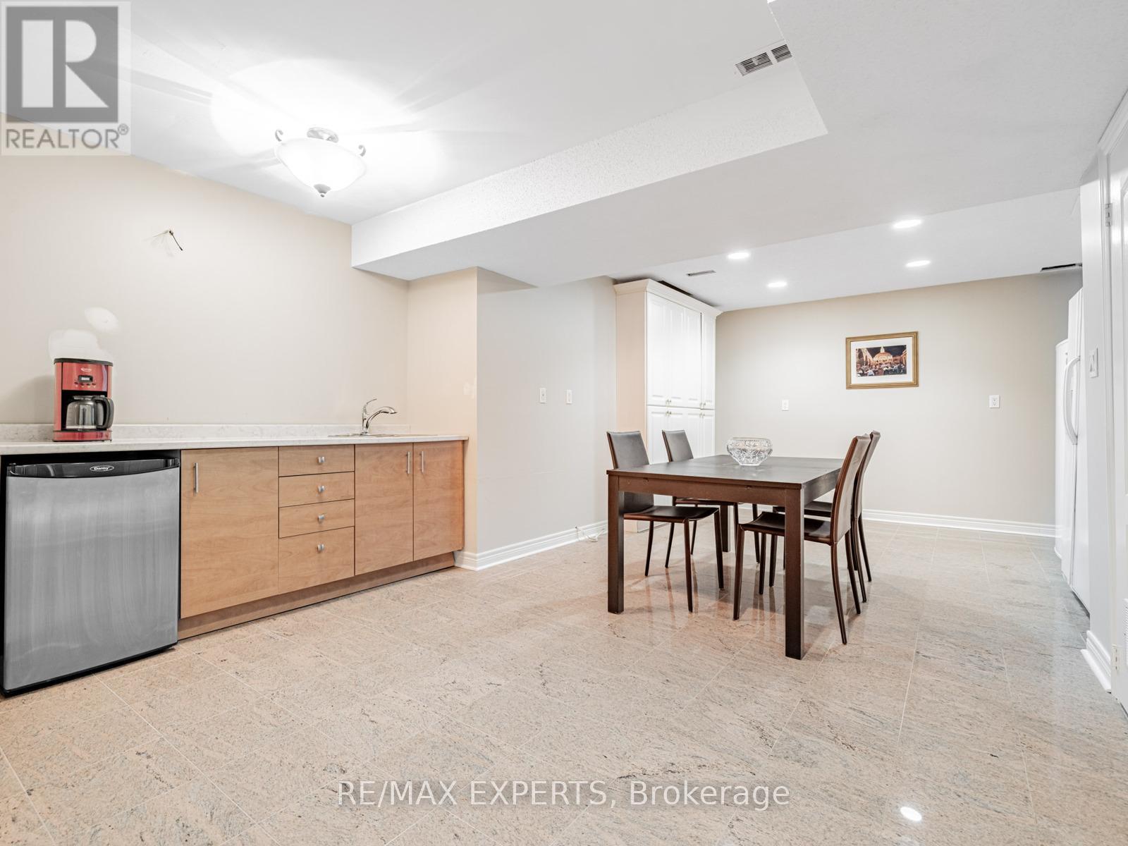 215 Thomson Creek Boulevard, Vaughan, Ontario  L4H 1H1 - Photo 26 - N12348920