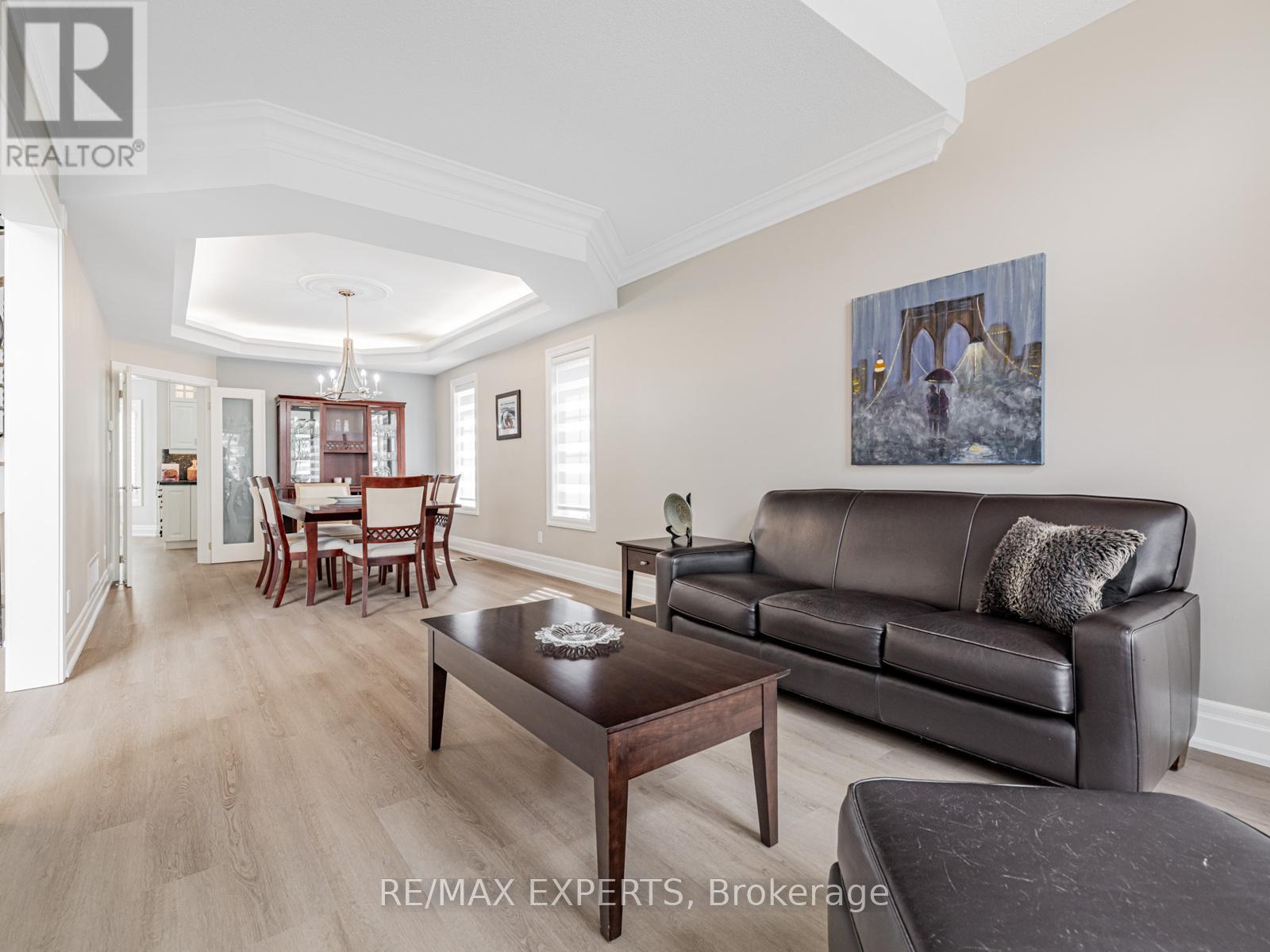 215 Thomson Creek Boulevard, Vaughan, Ontario  L4H 1H1 - Photo 6 - N12348920