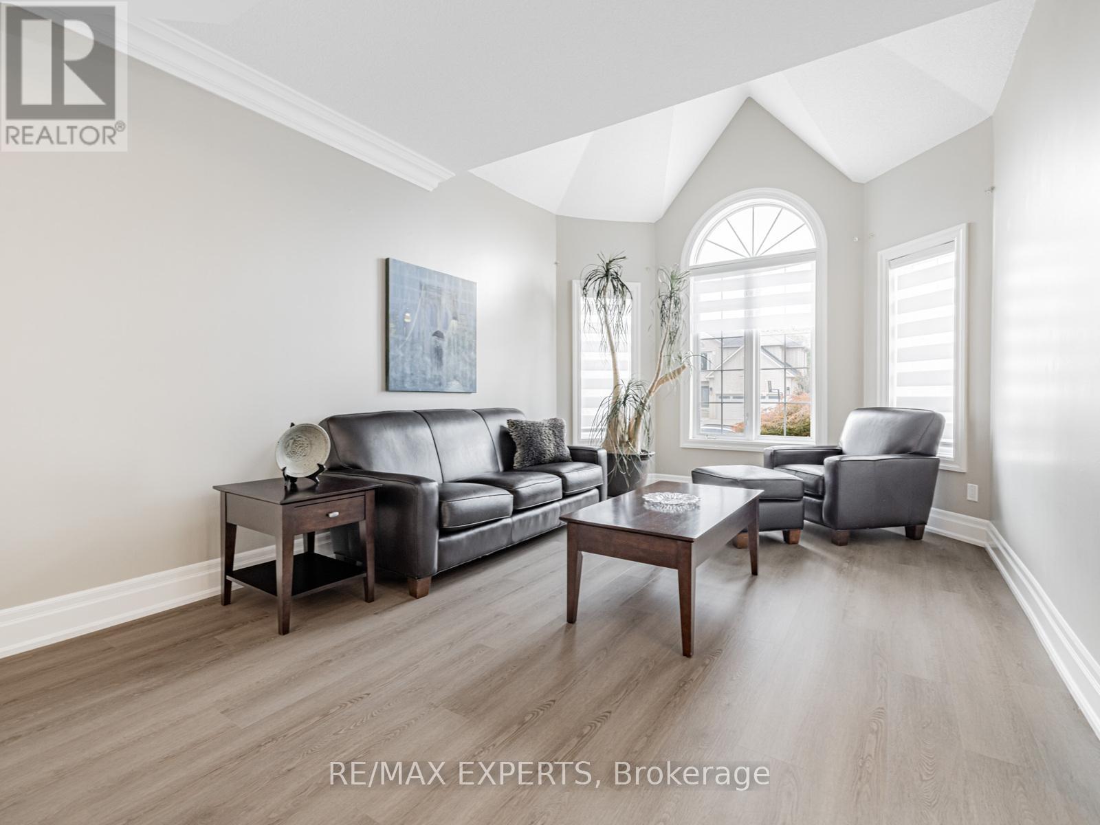 215 Thomson Creek Boulevard, Vaughan, Ontario  L4H 1H1 - Photo 7 - N12348920