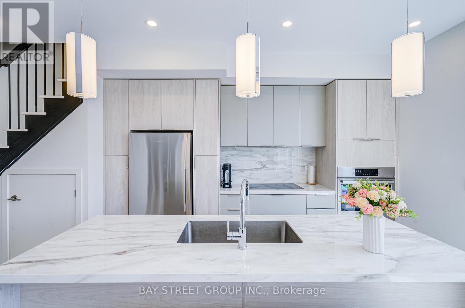 27 Sonic Way S, Toronto, Ontario  M3C 0P3 - Photo 6 - C12348947