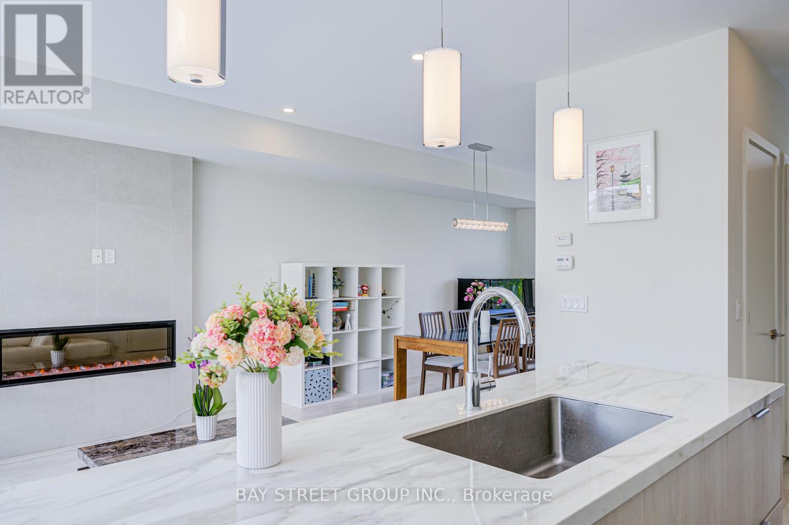 27 Sonic Way S, Toronto, Ontario  M3C 0P3 - Photo 8 - C12348947