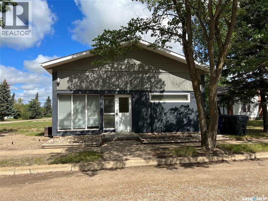 203 Railway Avenue, Cut Knife, Saskatchewan  S0M 0N0 - Photo 1 - SK015711