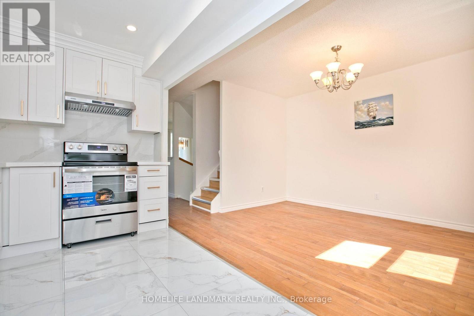 1806 John Street, Markham (Bayview Fairway-Bayview Country Club Estates), Ontario  L3T 1Y9 - Photo 9 - N12348950
