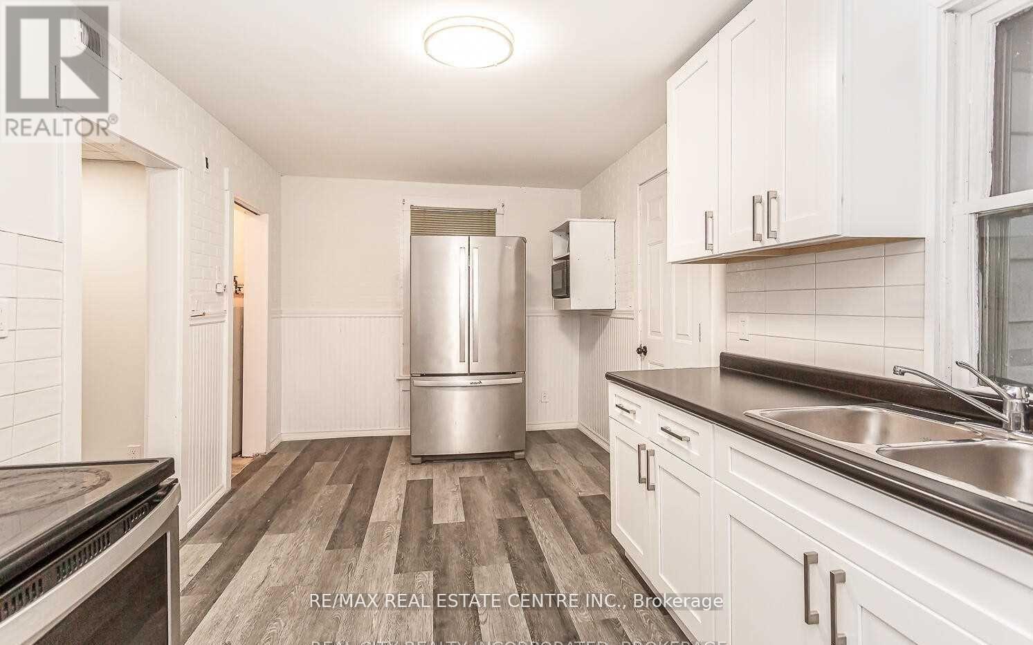 18 Forks Road E, Welland (Dain City), Ontario  L3B 5K1 - Photo 6 - X12348949