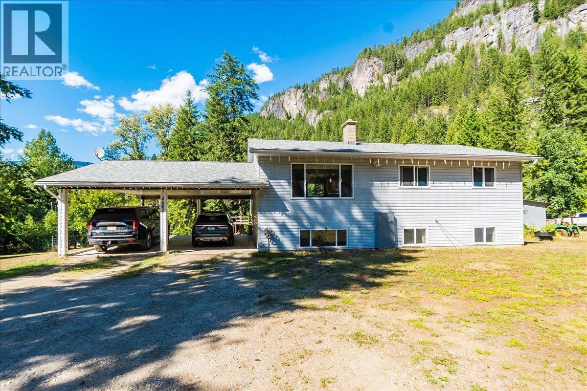 2485 Upper Gibson Road, Castlegar, British Columbia  V1N 4S7 - Photo 3 - 10359657