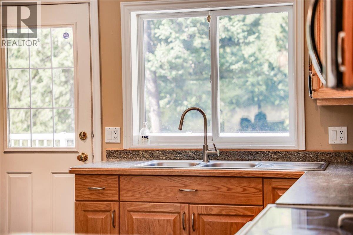2485 Upper Gibson Road, Castlegar, British Columbia  V1N 4S7 - Photo 12 - 10359657