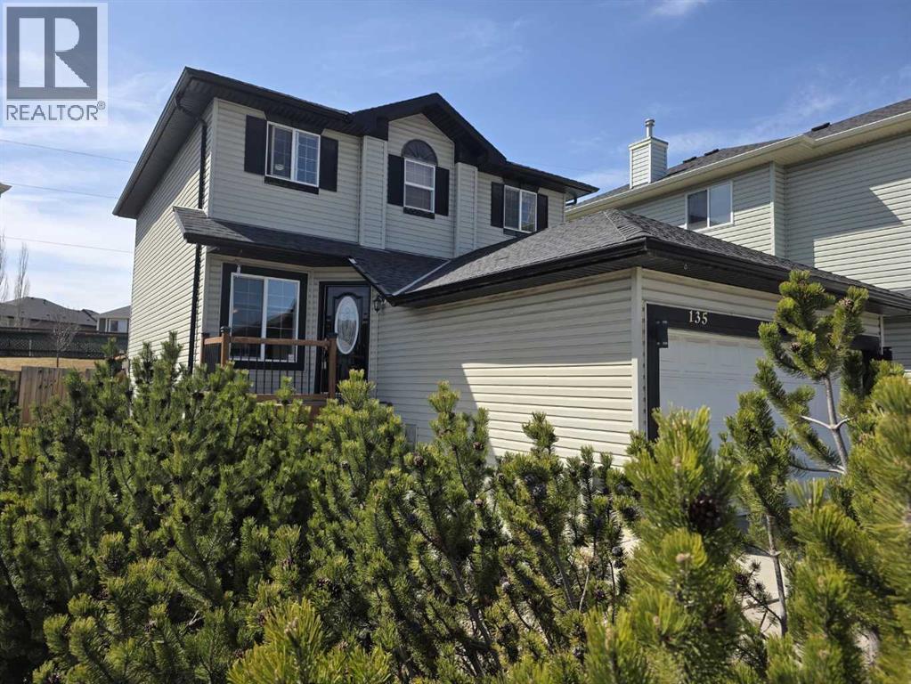 Property at 135 VALLEY CREST Close NW image 4