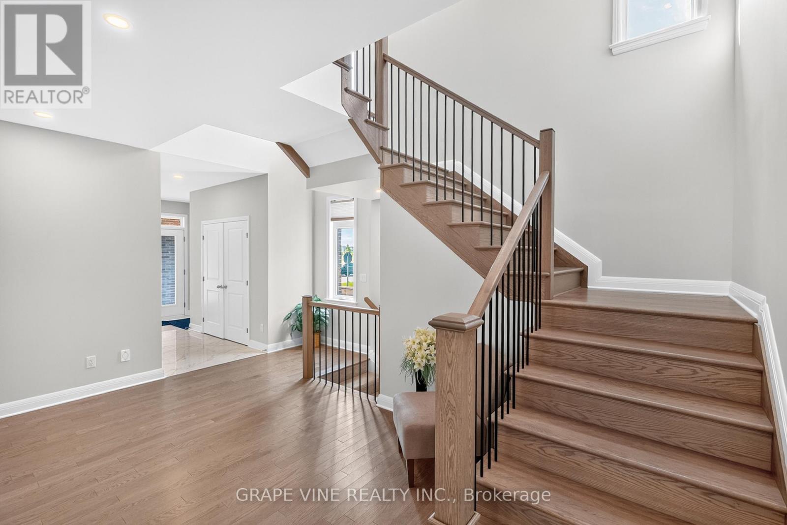525 Pimiwidon Street, Ottawa, Ontario  K1K 5A1 - Photo 24 - X12348986