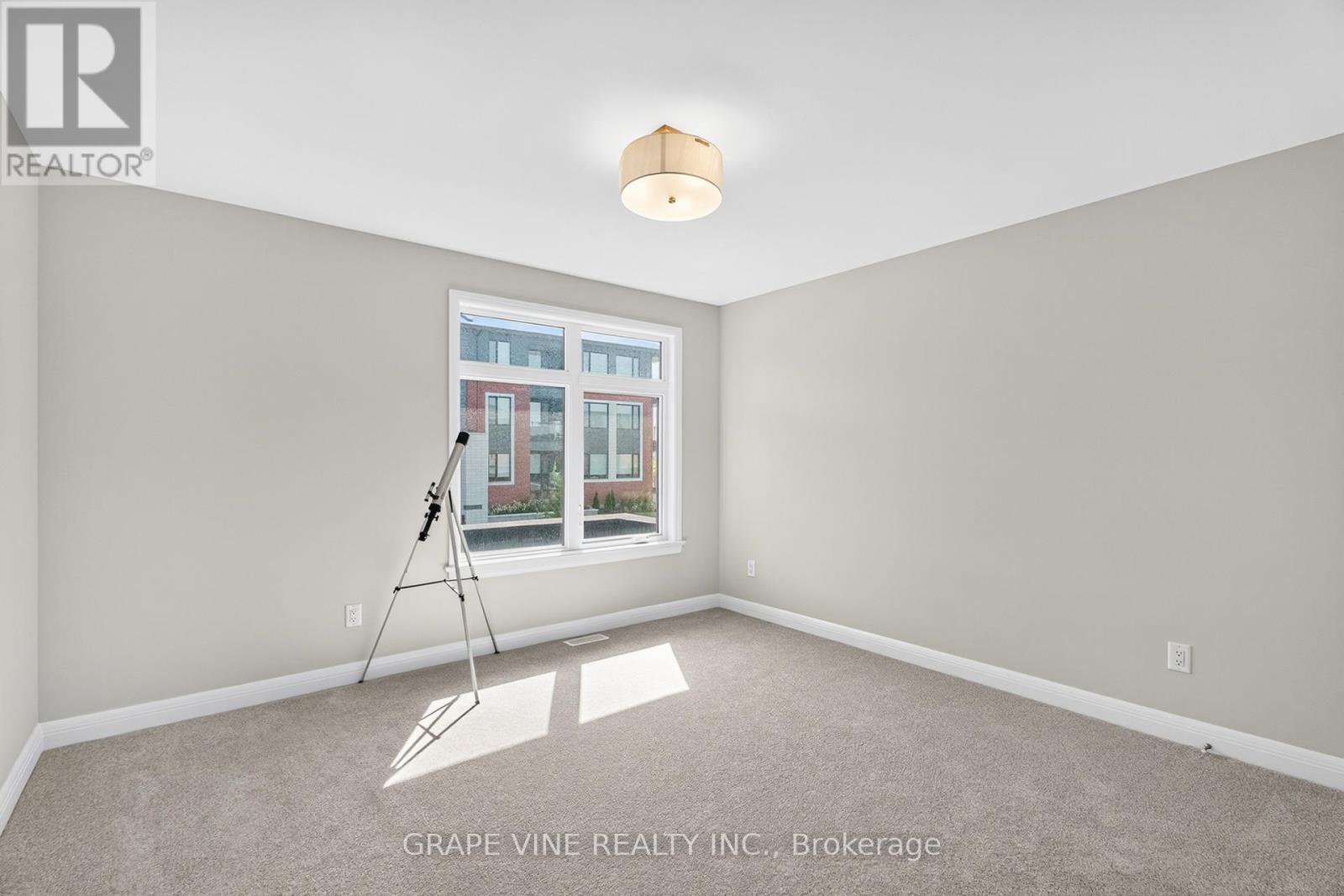 525 Pimiwidon Street, Ottawa, Ontario  K1K 5A1 - Photo 39 - X12348986