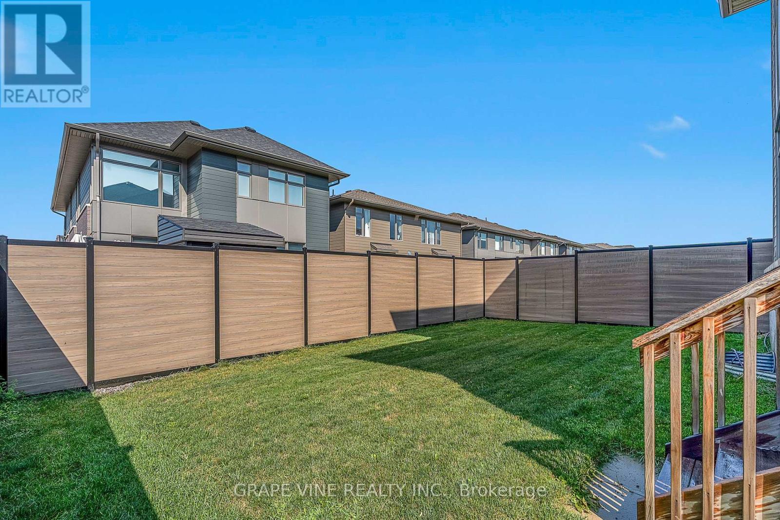 525 Pimiwidon Street, Ottawa, Ontario  K1K 5A1 - Photo 47 - X12348986