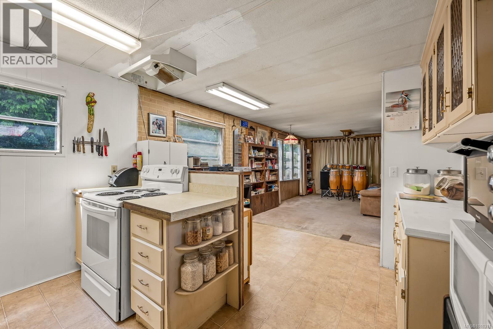 1255 Wilkinson Rd, Comox, British Columbia  V9M 4B8 - Photo 15 - 1011311