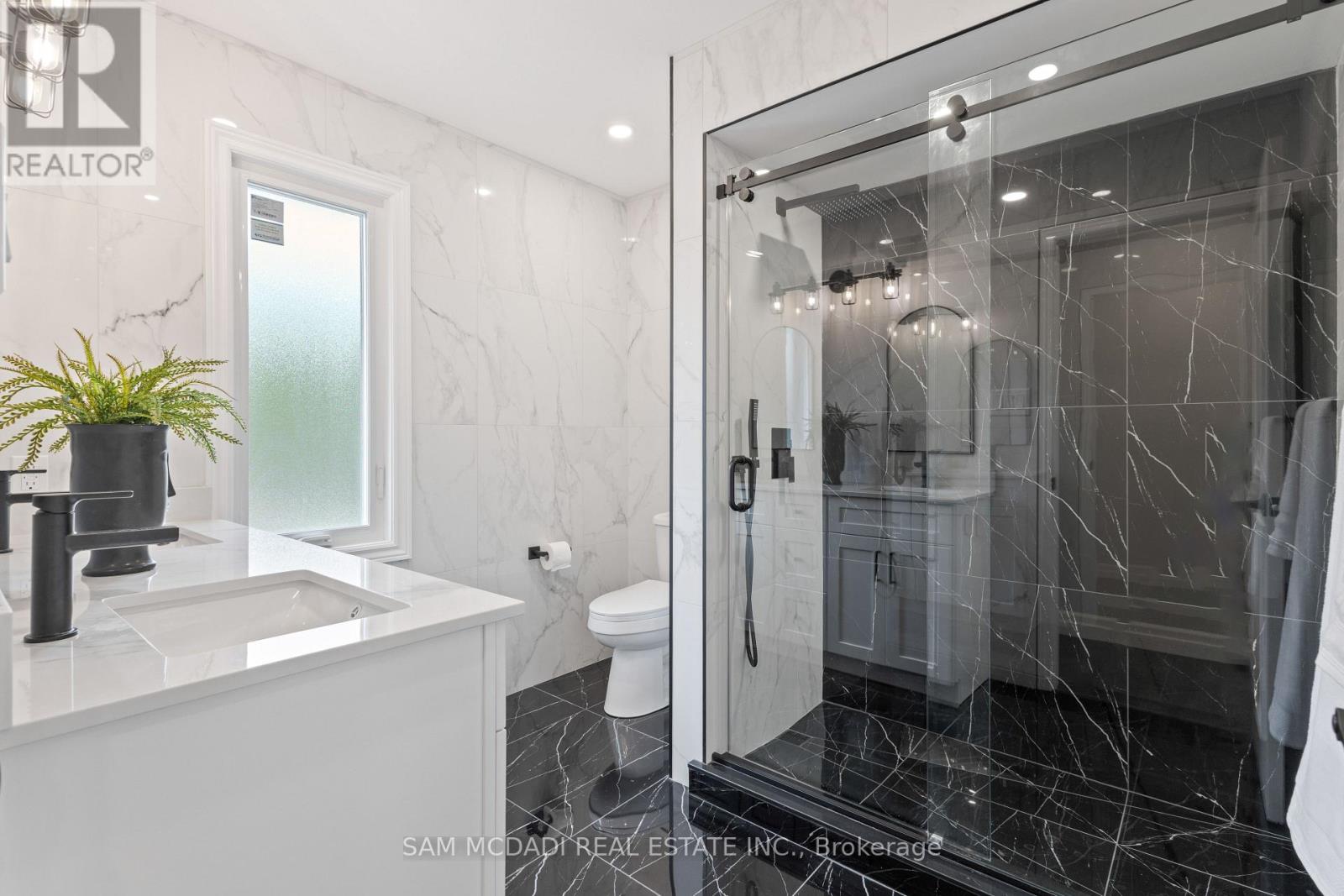2535 Robin Drive, Mississauga (Sheridan), Ontario  L5K 2G2 - Photo 22 - W12348982