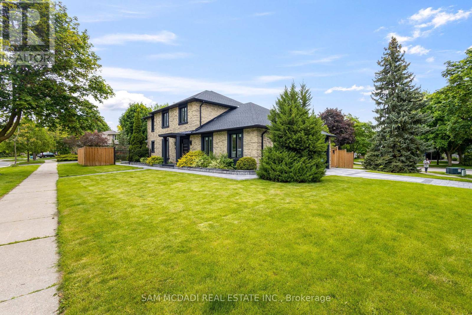 2535 Robin Drive, Mississauga (Sheridan), Ontario  L5K 2G2 - Photo 41 - W12348982