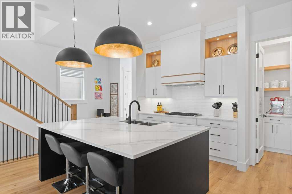 Property at 2627 36 Street SW image 5