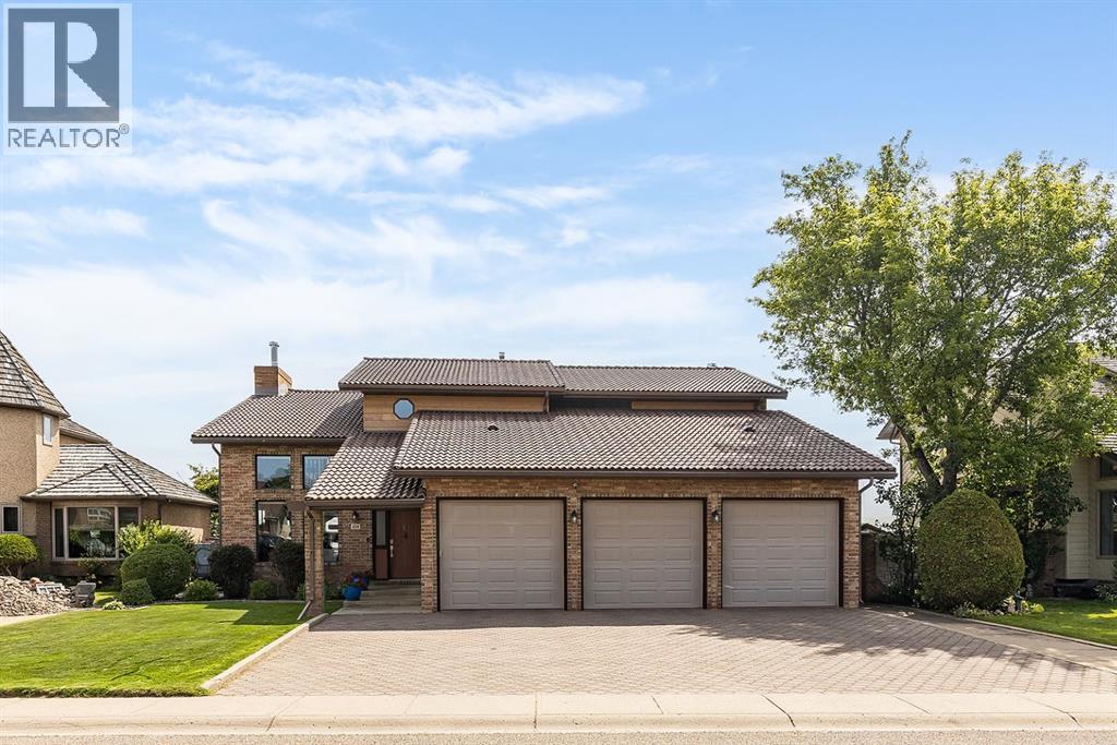 Property at 614 Ross Glen Drive SE image 2