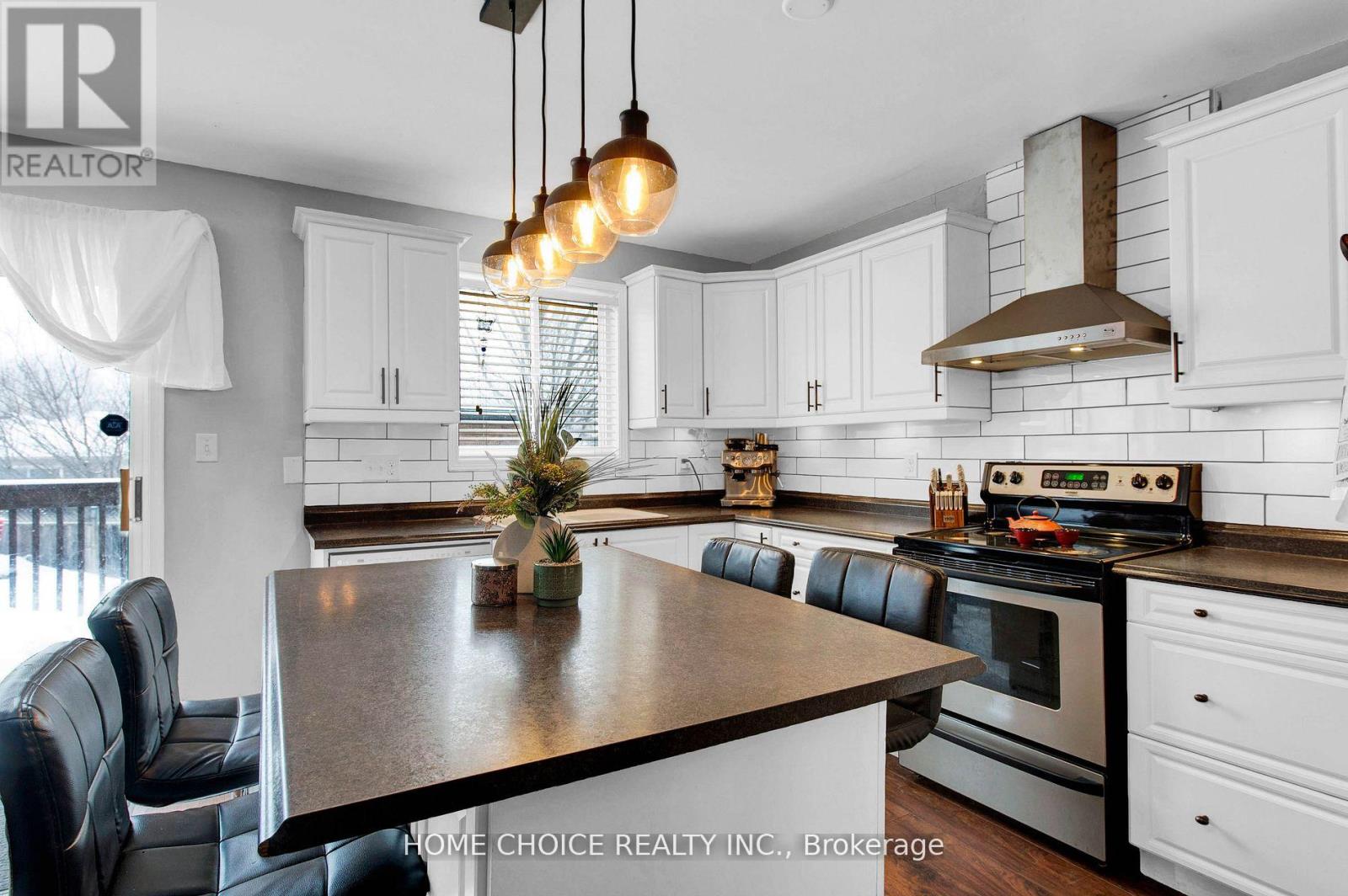 14 Snowy Owl Crescent, Barrie (Little Lake), Ontario  L4M 6P4 - Photo 8 - S12349001