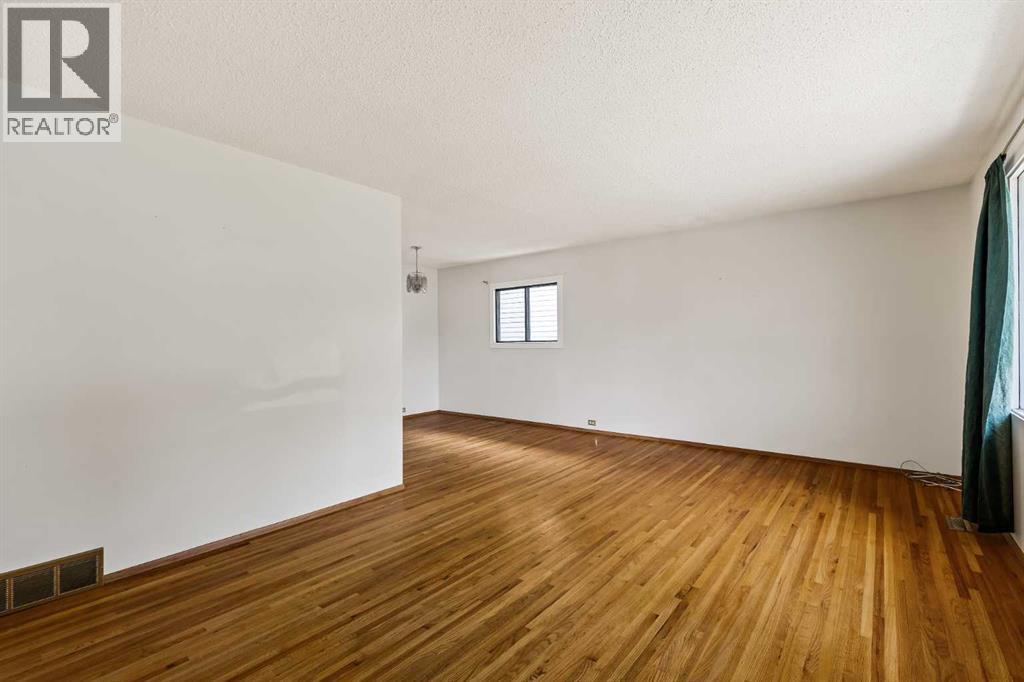Property at 1023 Hunterston Place NW image 3