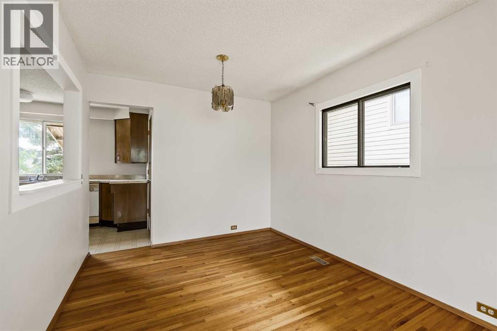 Property at 1023 Hunterston Place NW image 4
