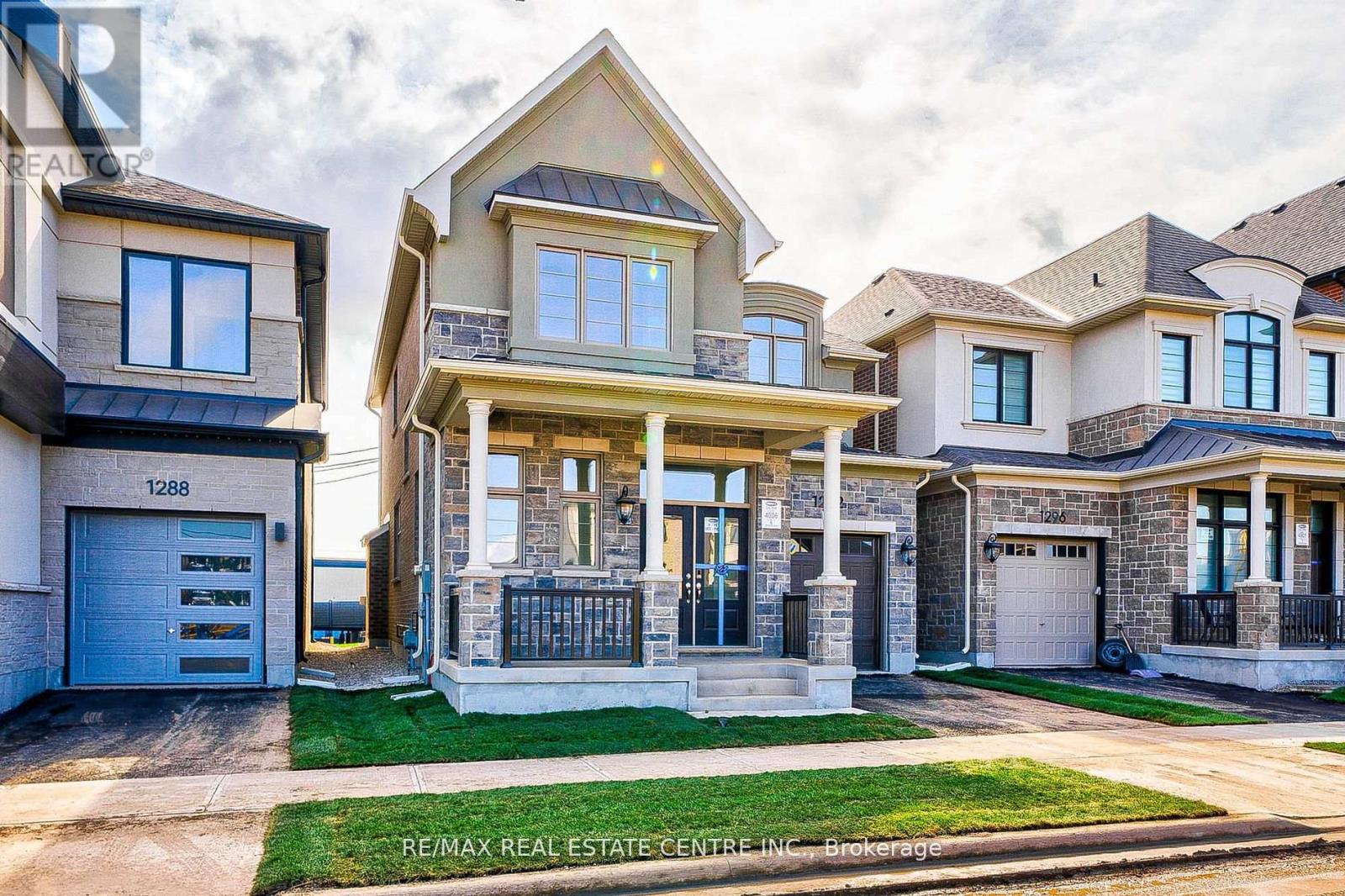 1292 AYMOND CRESCENT, Oakville, Ontario