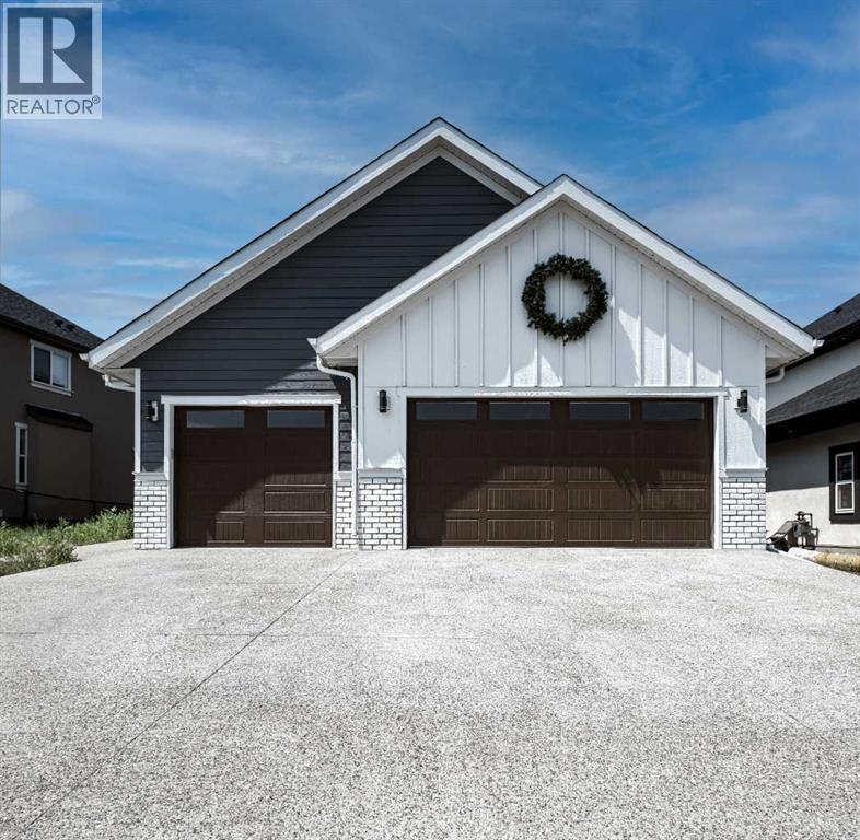 Property at 689 Muirfield Crescent image 3