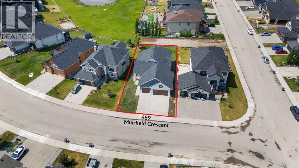 Property at 689 Muirfield Crescent image 4