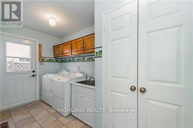 1246 Heathfield Crescent, Oakville, Ontario  L6M 1T1 - Photo 13 - W12349070