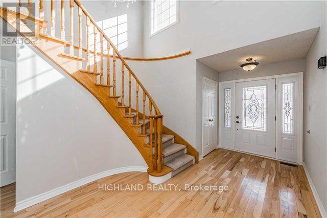 1246 Heathfield Crescent, Oakville, Ontario  L6M 1T1 - Photo 4 - W12349070