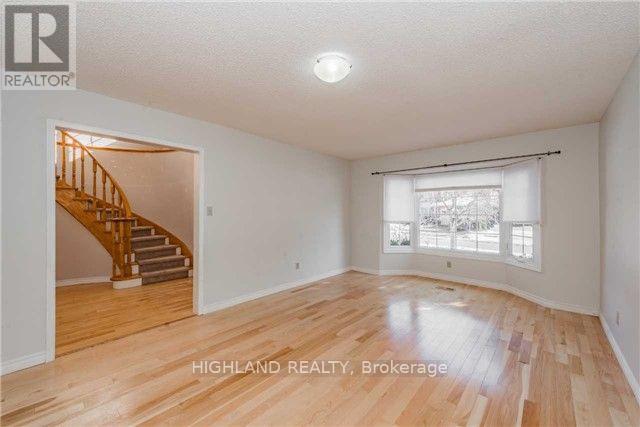 1246 Heathfield Crescent, Oakville, Ontario  L6M 1T1 - Photo 6 - W12349070