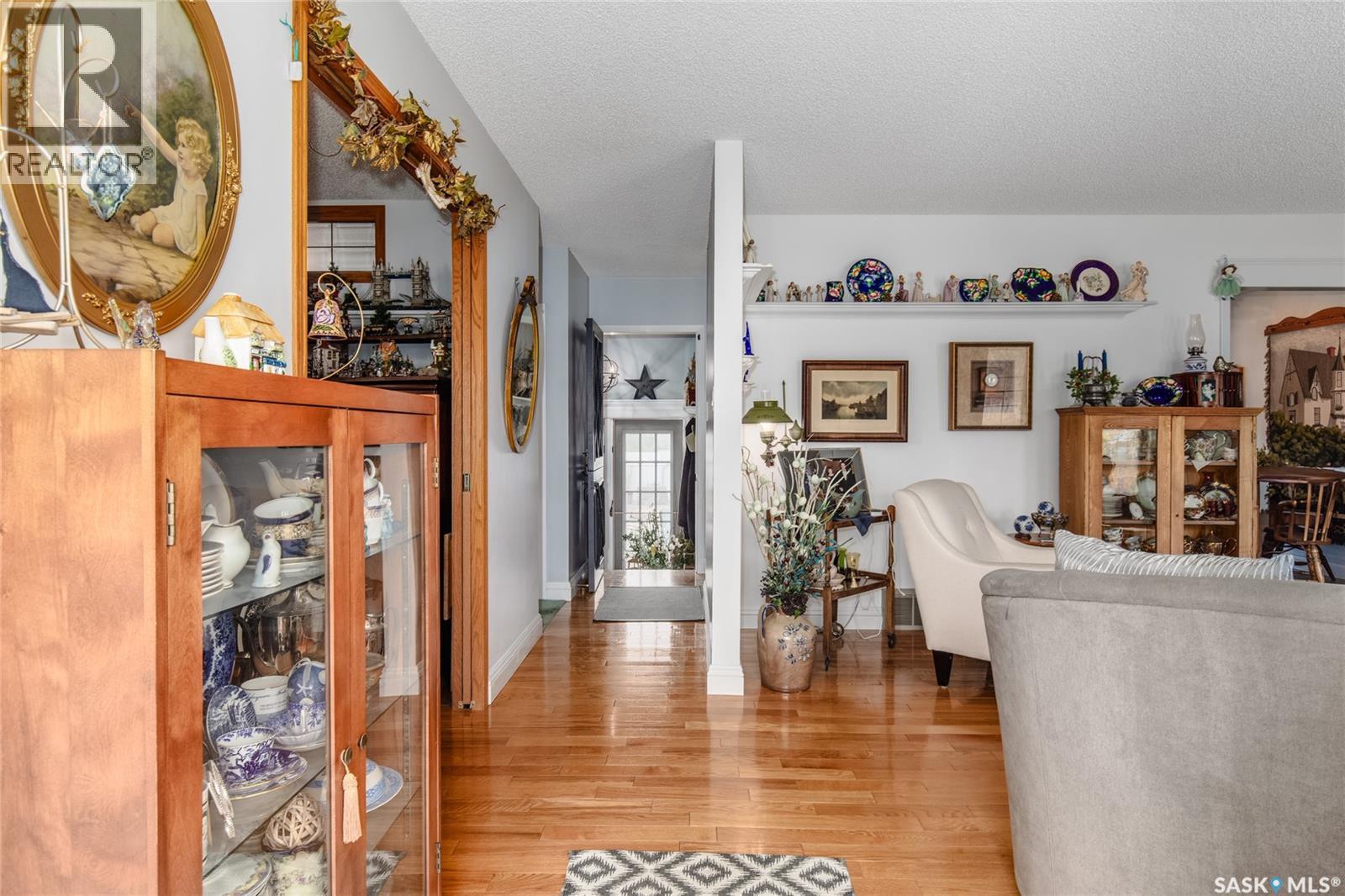 Property at 951 ALBERT STREET image 5