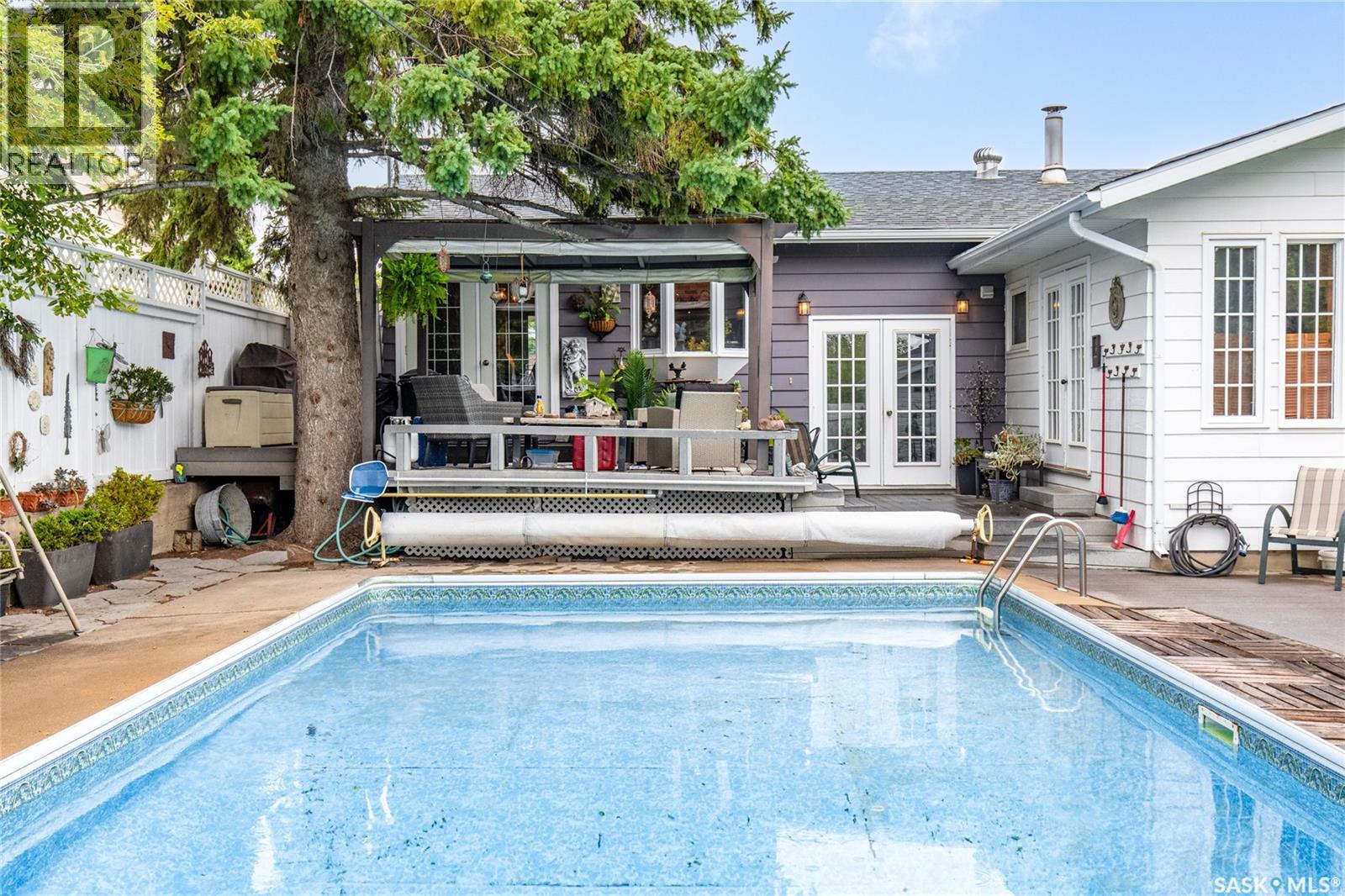 Property at 951 ALBERT STREET image 1