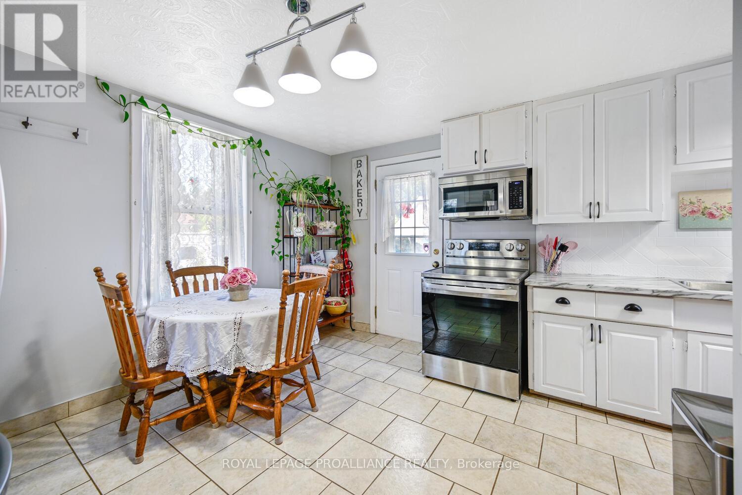 394 Park Street E, Prescott, Ontario  K0E 1T0 - Photo 10 - X12349077