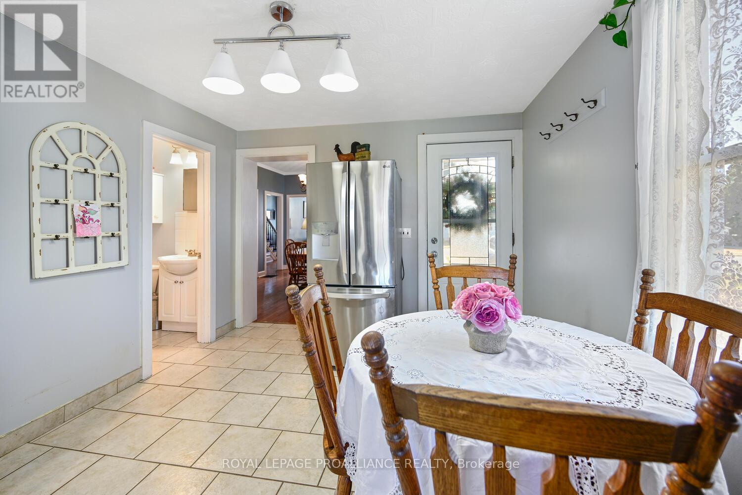 394 Park Street E, Prescott, Ontario  K0E 1T0 - Photo 12 - X12349077
