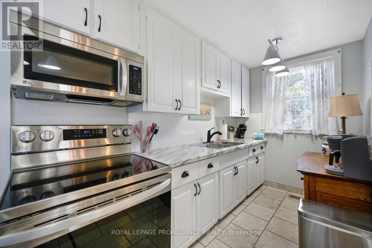 394 Park Street E, Prescott, Ontario  K0E 1T0 - Photo 13 - X12349077