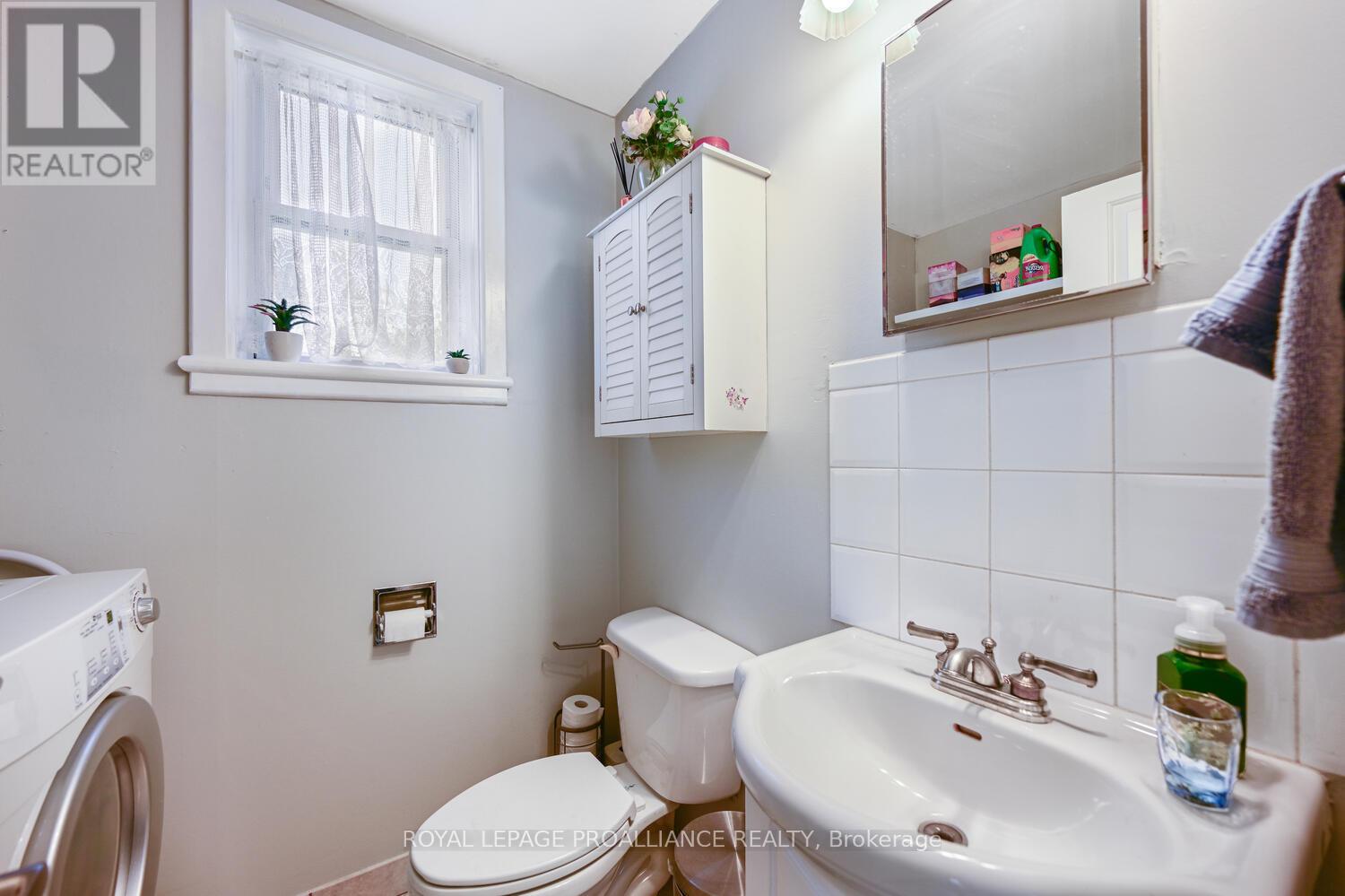 394 Park Street E, Prescott, Ontario  K0E 1T0 - Photo 14 - X12349077