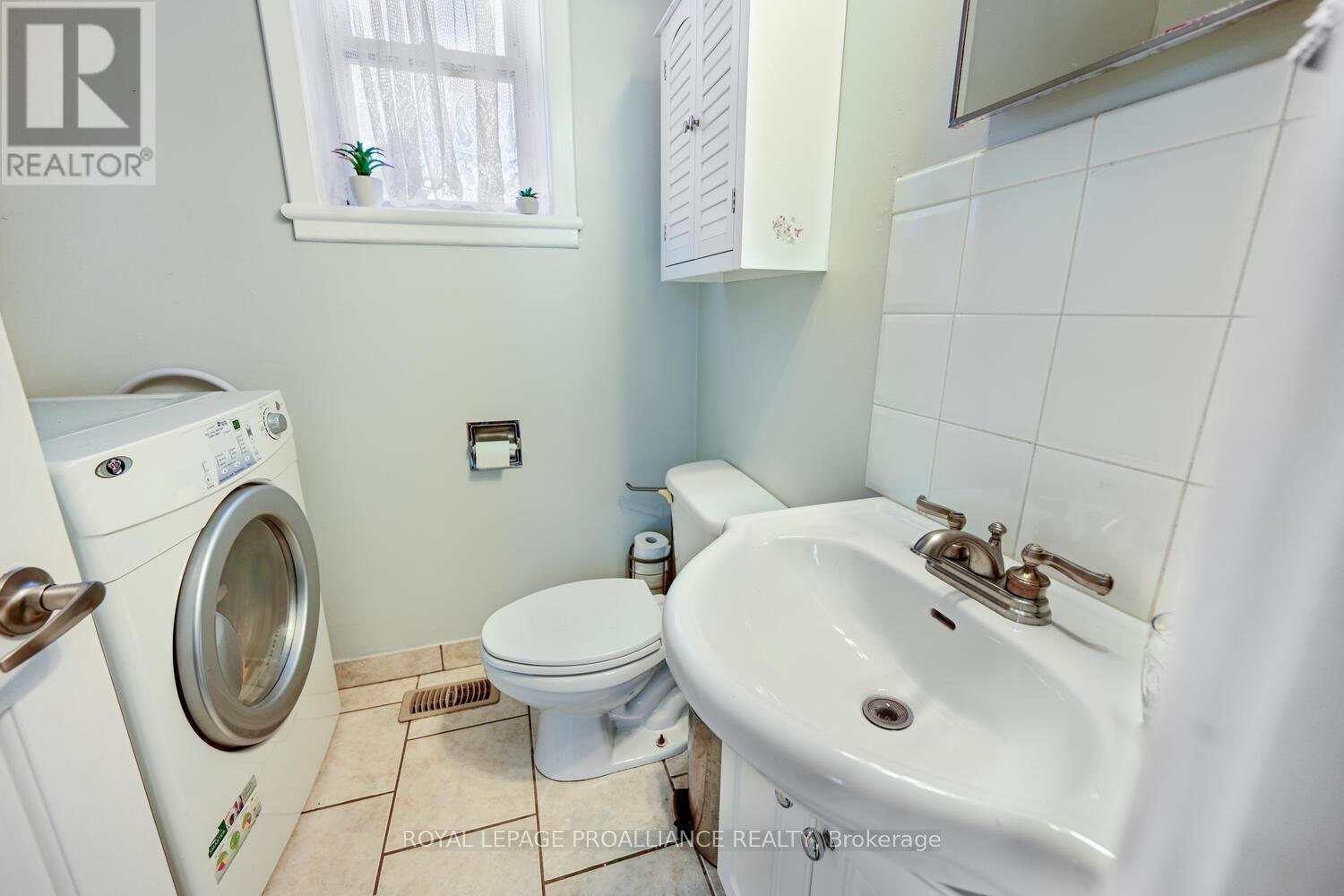 394 Park Street E, Prescott, Ontario  K0E 1T0 - Photo 16 - X12349077