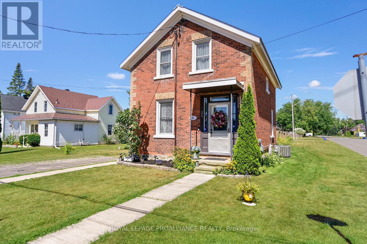 394 Park Street E, Prescott, Ontario  K0E 1T0 - Photo 2 - X12349077