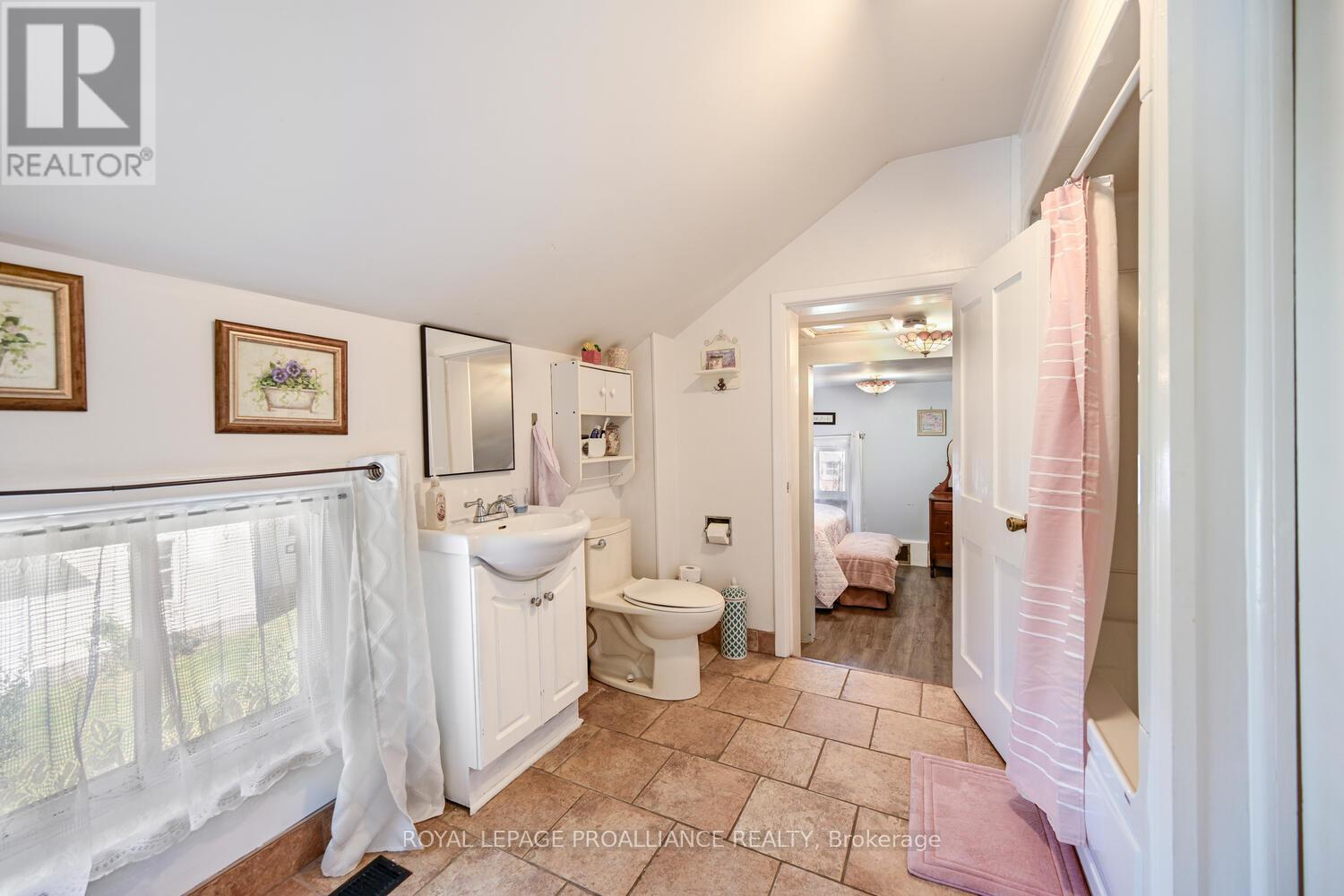 394 Park Street E, Prescott, Ontario  K0E 1T0 - Photo 21 - X12349077
