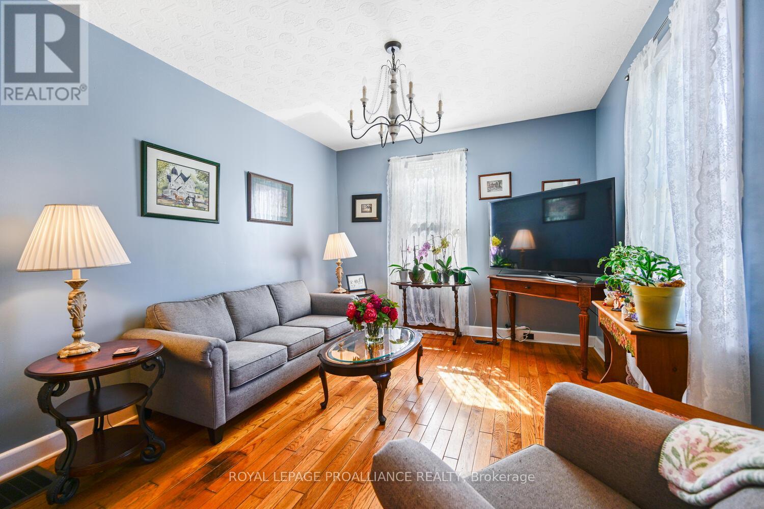 394 Park Street E, Prescott, Ontario  K0E 1T0 - Photo 6 - X12349077