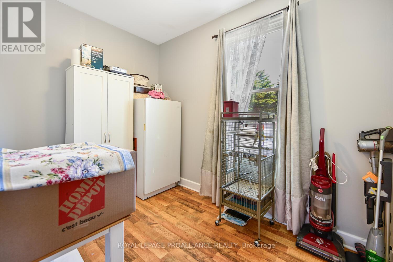 394 Park Street E, Prescott, Ontario  K0E 1T0 - Photo 8 - X12349077