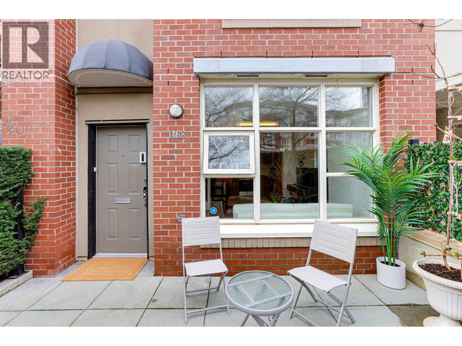 Property at 1468 CEDAR COTTAGE MEWS image 1