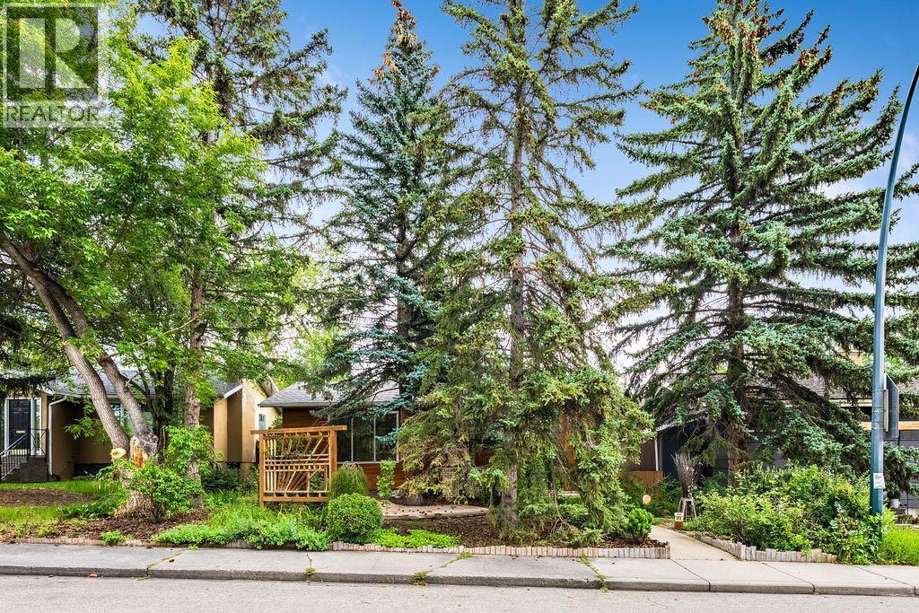 Property at 412 46 Avenue SW image 1